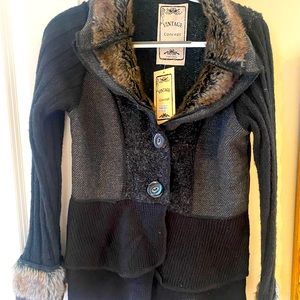 NWT Faux fur collar sweater